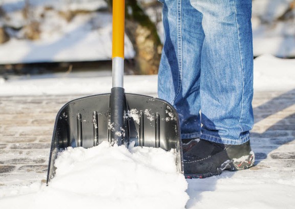 Снеговая лопата для очистки тротуаров и площадок от снега